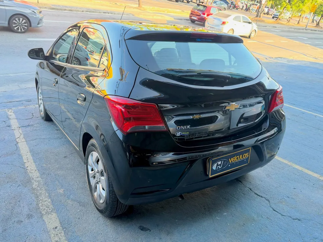 Chevrolet Onix 2019, foto 6 de 8